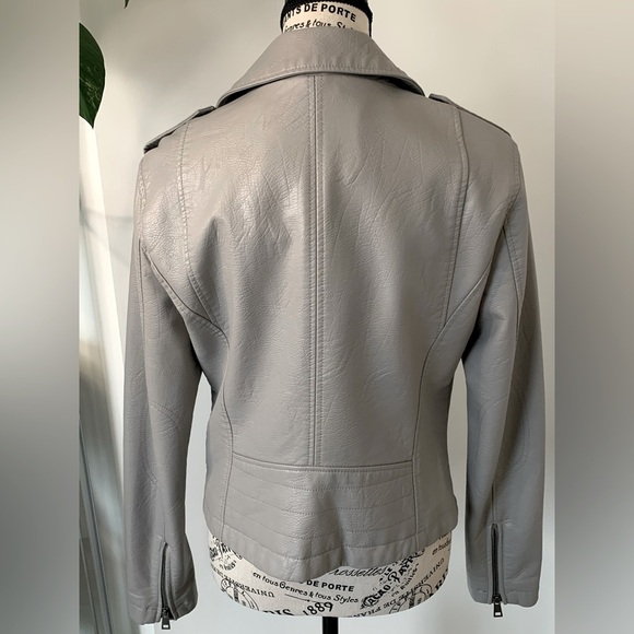 Levi’s Stylish Gray Faux Leather Women's Jacket - Picture 2 of 2